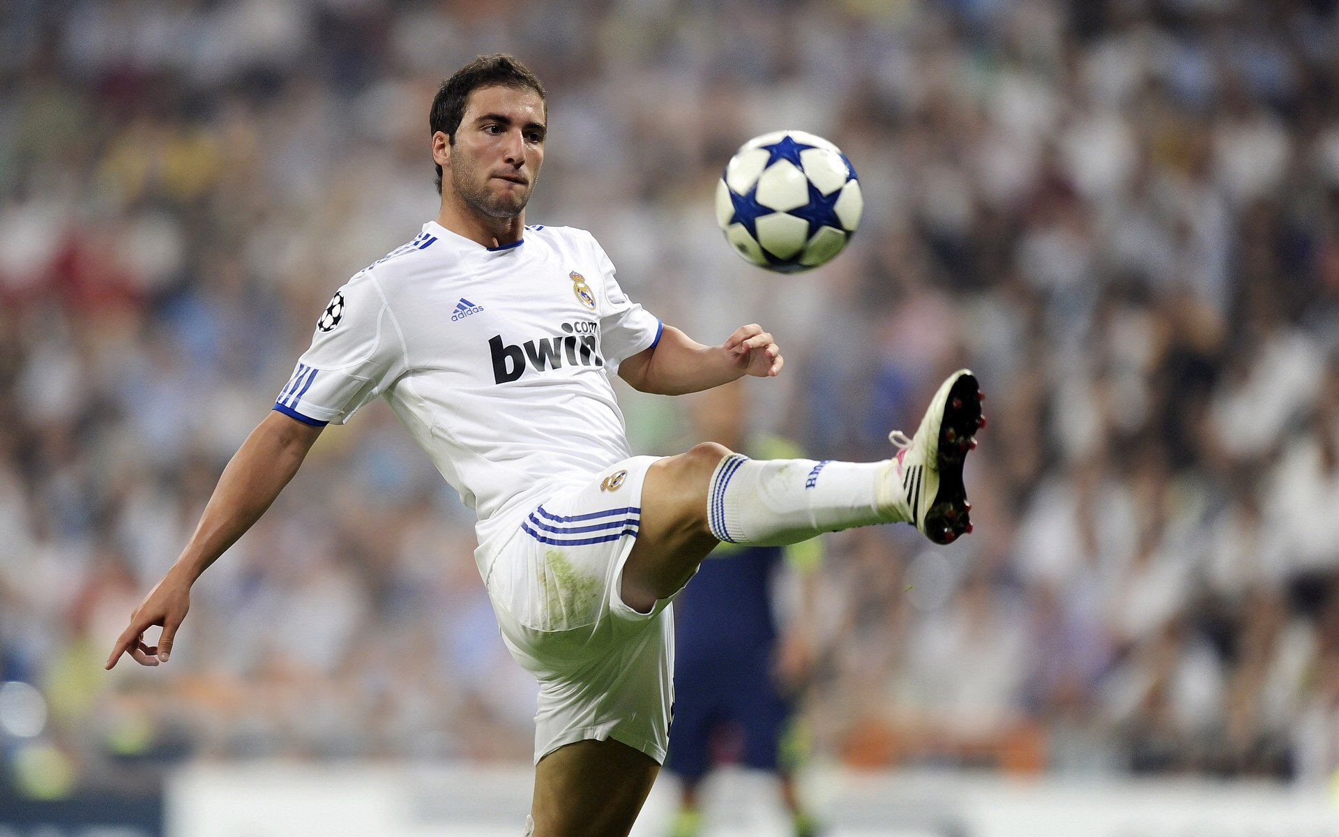 哈兰德在高强度比赛中的数据表现持续优异,哈兰德效力于哪个俱乐部