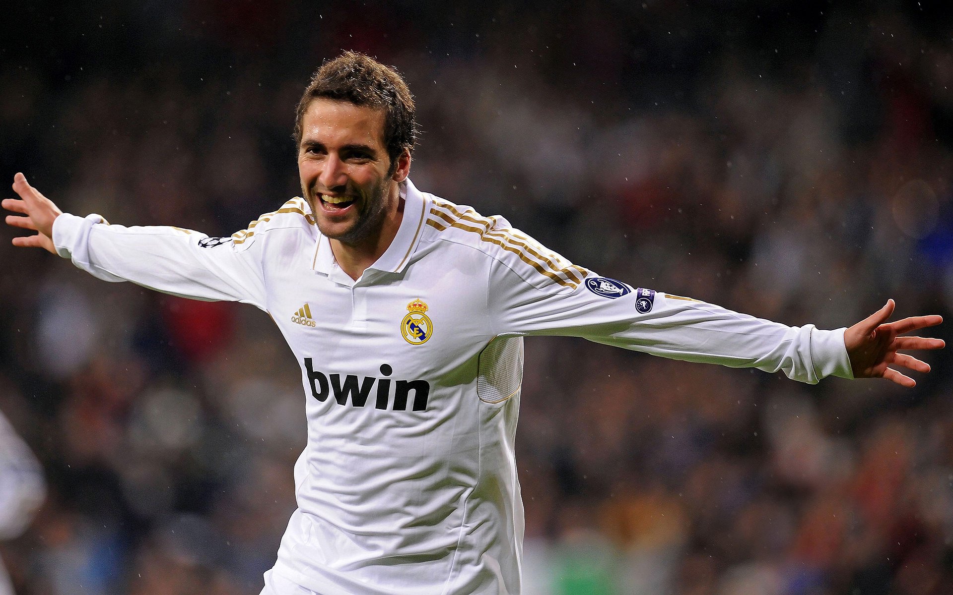 湖人3连胜后,雷迪克点名小詹,里夫斯情商高,东契奇还很谦虚,组图_湖人大胜勇士 詹皇以一敌四库里倒地